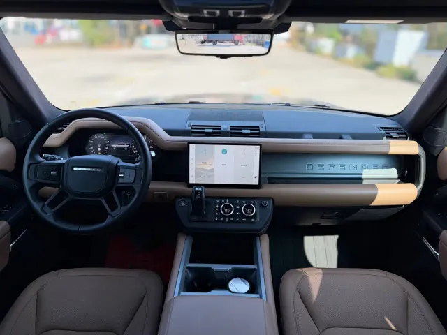 Land Rover Defender — Фото автомобиля 11