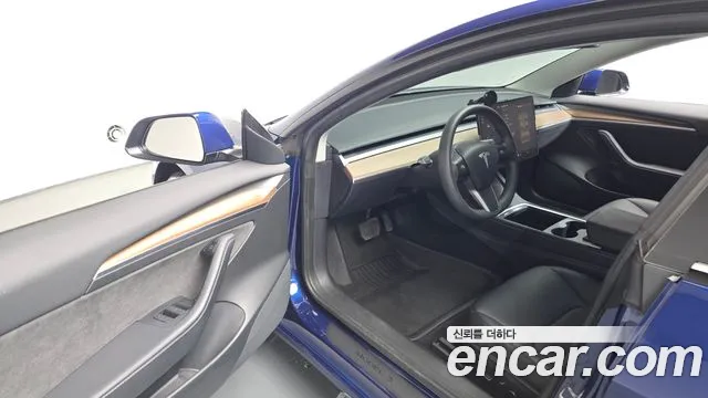 Tesla Model 3 — Фото автомобиля 15