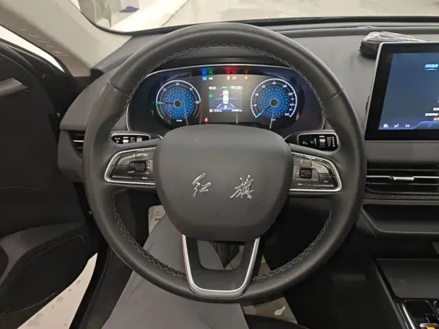 Hongqi E-QM5 — Фото автомобиля 10