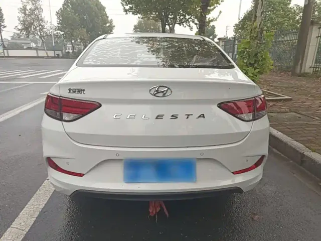Hyundai Elantra — Фото автомобиля 5