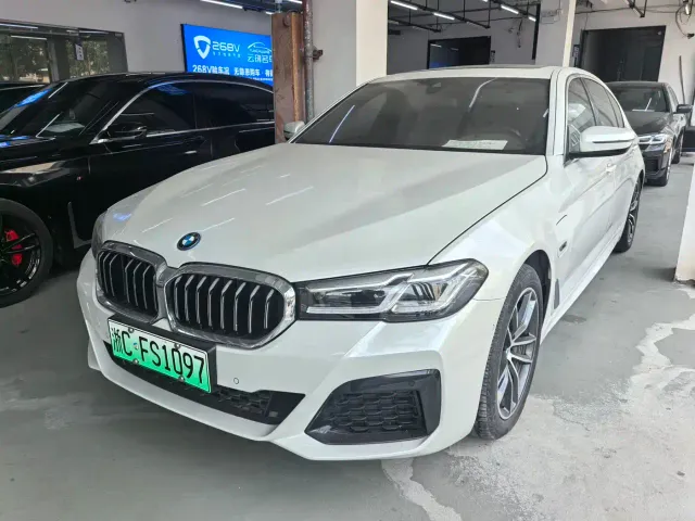 Фотография автомобиля — BMW 5 Series