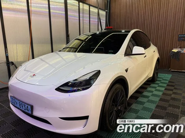 Tesla Model Y — Фото автомобиля 12