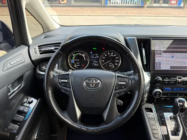 Toyota Vellfire — Фото автомобиля 9