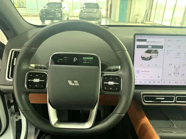 Li Auto L6 — Фото автомобиля 6