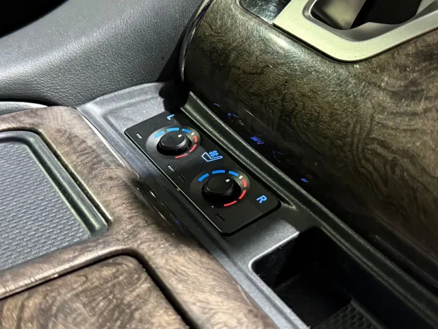 Toyota Alphard — Фото автомобиля 20