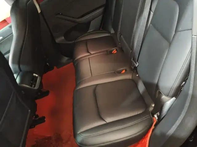 Tesla Model Y — Фото автомобиля 16