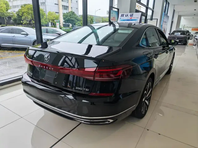 Volkswagen Passat — Фото автомобиля 13