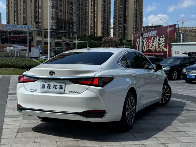 Lexus ES — Фото автомобиля 6