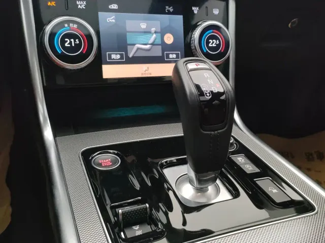 Jaguar XEL — Фото автомобиля 5