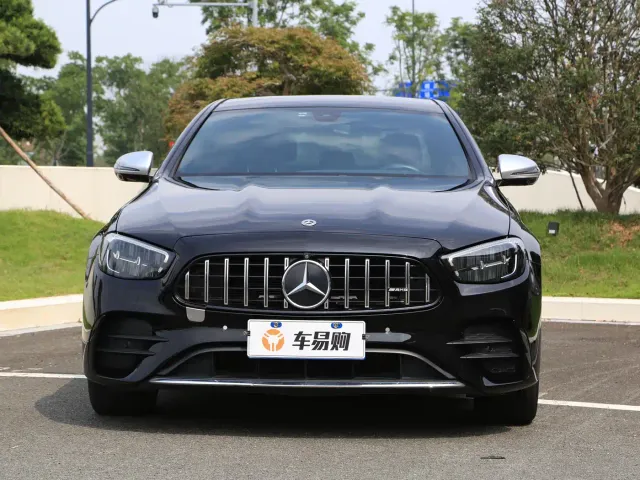 Mercedes-Benz E-Class — Фото автомобиля 2