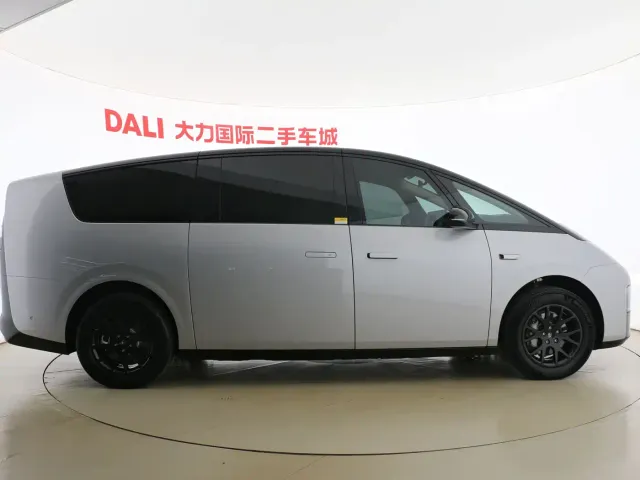 Li Auto MEGA — Фото автомобиля 4