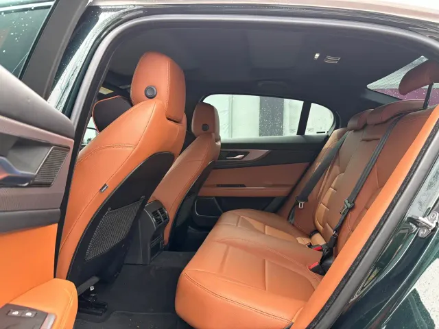 Jaguar XEL — Фото автомобиля 5