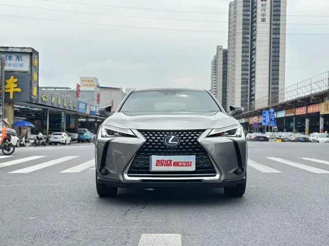 Lexus UX — Фото автомобиля 2