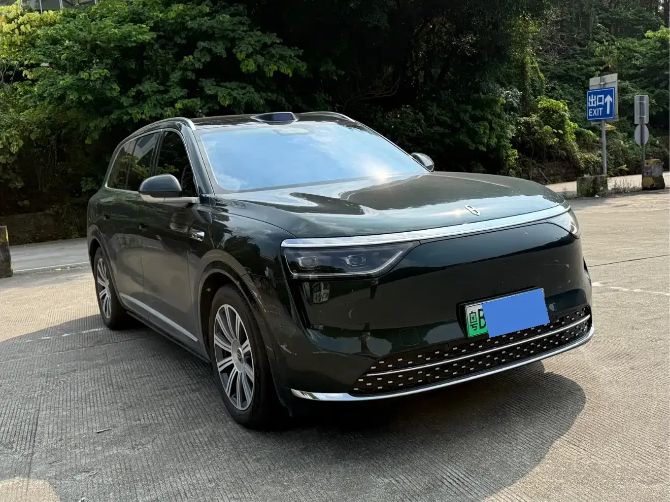 AITO Wenjie AITO M8 2025 Extended Range Max 37kWh 5-Seater — Фото автомобиля 3