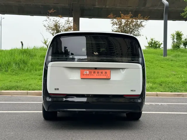 Li Auto MEGA — Фото автомобиля 18