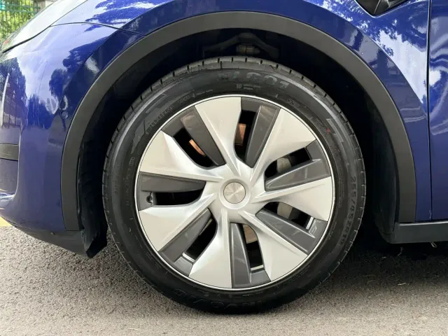Tesla Model Y — Фото автомобиля 8