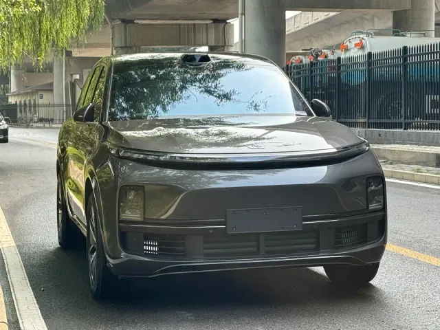 Li Auto L8 — Фото автомобиля 3