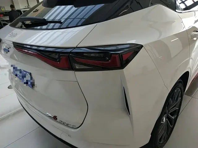 Changan Z6 — Фото автомобиля 7