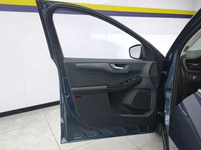 Ford Escape — Фото автомобиля 7