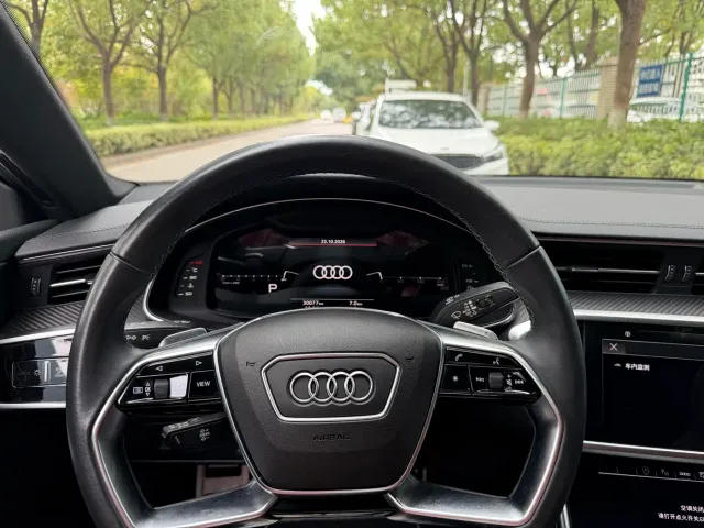 Audi A7L — Фото автомобиля 11