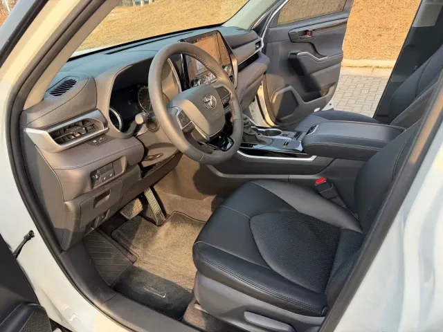 Toyota Highlander — Фото автомобиля 12