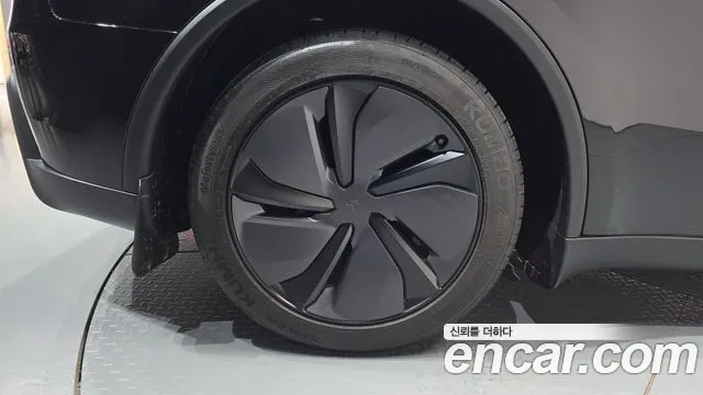 Tesla Model Y — Фото автомобиля 5