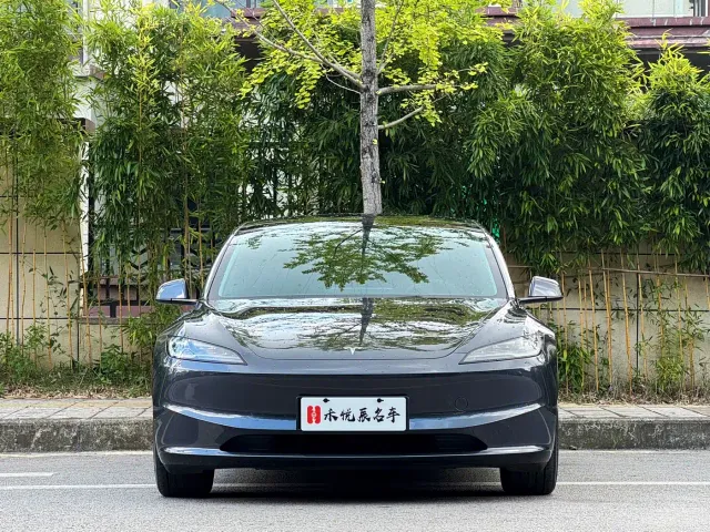 Tesla Model 3 — Фото автомобиля 2