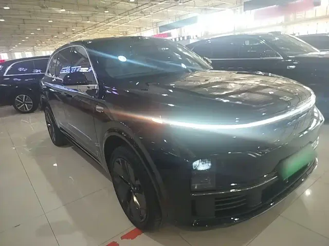 Li Auto L7 — Фото автомобиля 3