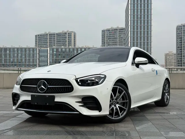Mercedes-Benz E-Class — Фото автомобиля 2
