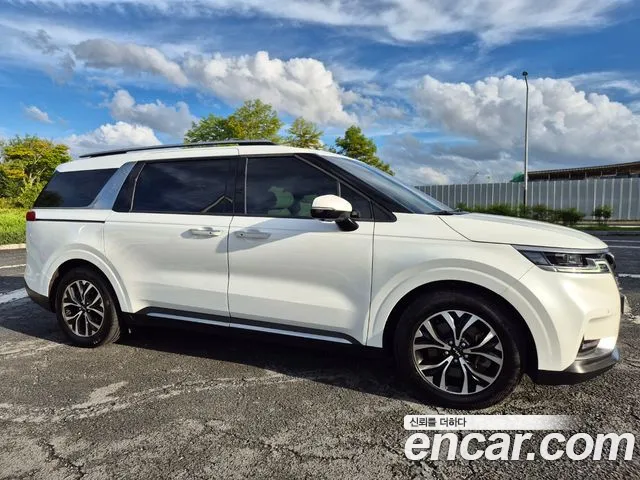 Kia Carnival Generation 4 — Фото автомобиля 3