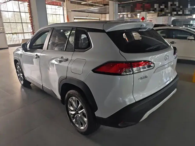 Toyota Corolla Cross — Фото автомобиля 4
