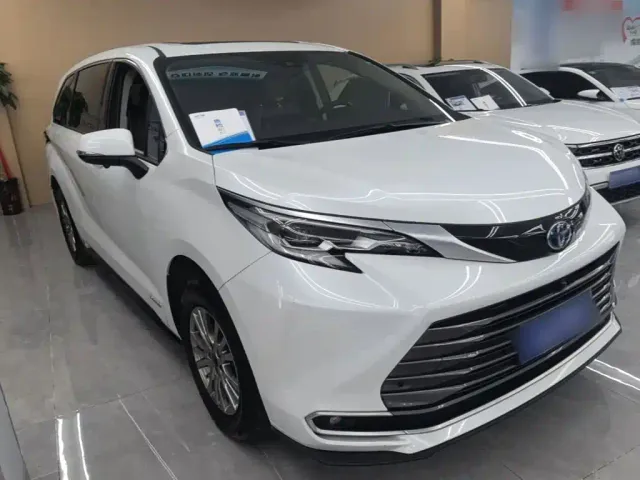 Toyota Sienna — Фото автомобиля 21