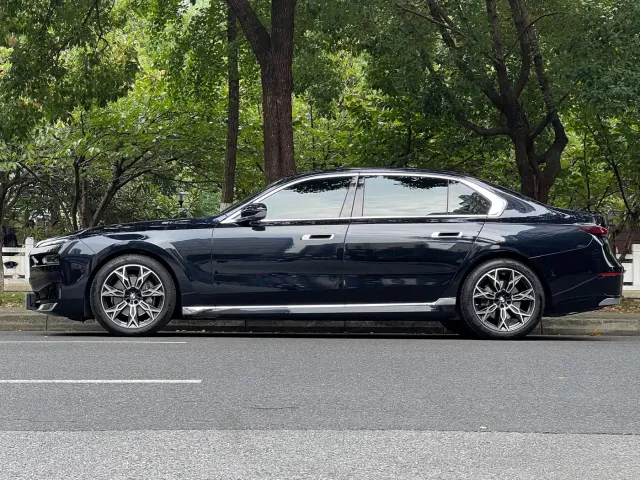 BMW 7 Series — Фото автомобиля 4