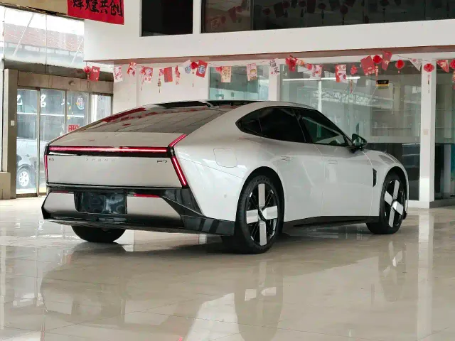 Xpeng P7 — Фото автомобиля 4