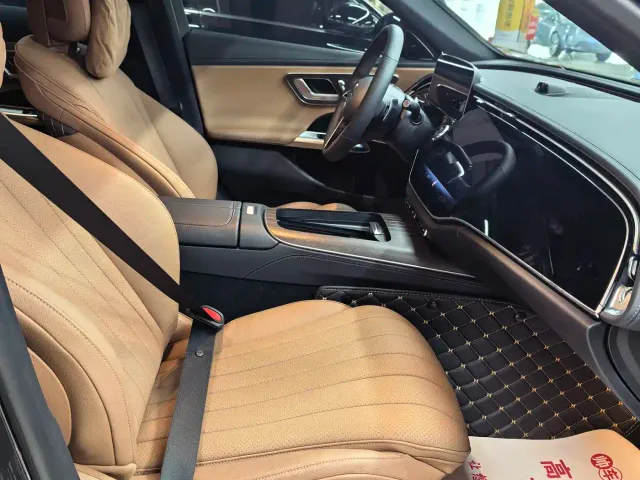 Mercedes-Benz E-Class — Фото автомобиля 6