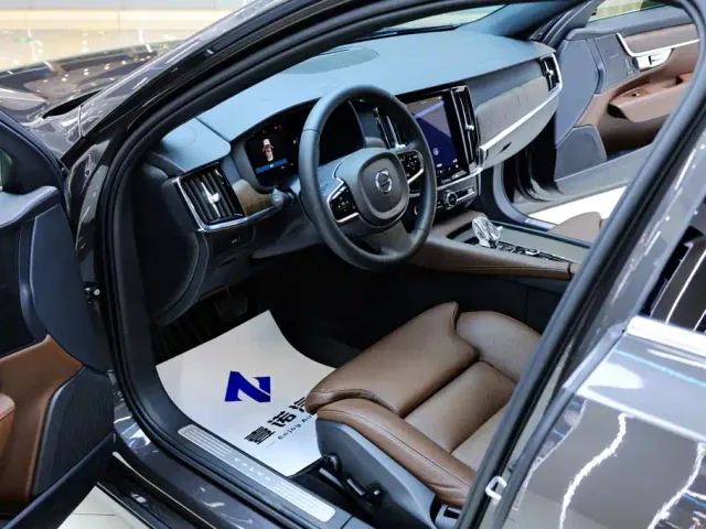 Volvo S90 — Фото автомобиля 16