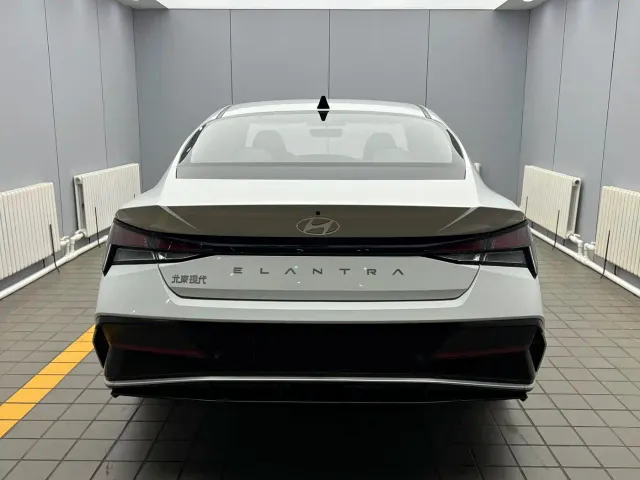 Hyundai Elantra — Фото автомобиля 5
