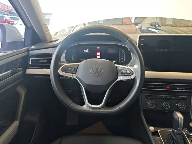 Volkswagen Lavida — Фото автомобиля 10