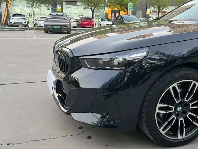 BMW 5 Series — Фото автомобиля 15