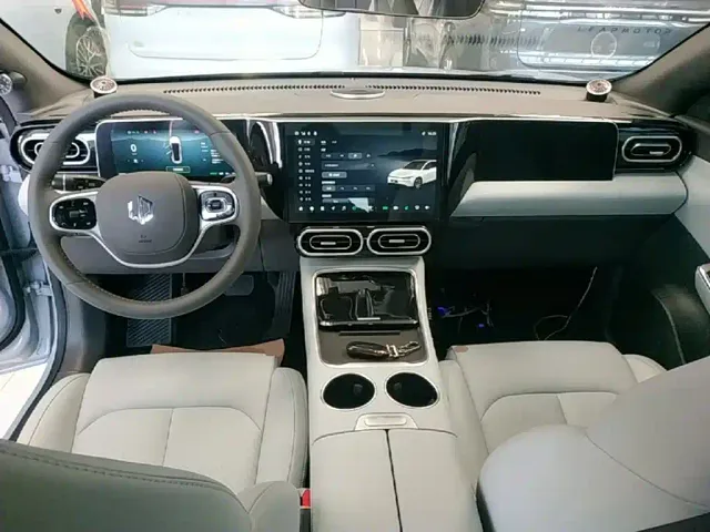 Leapmotor C01 — Фото автомобиля 9