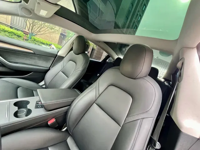 Tesla Model 3 — Фото автомобиля 22