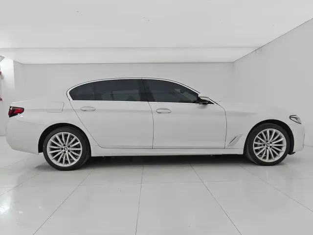 BMW 5 Series — Фото автомобиля 7