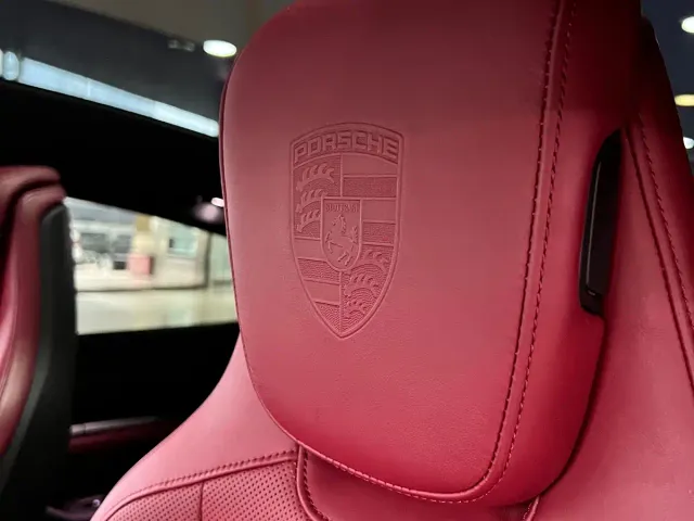 Porsche Taycan — Фото автомобиля 9