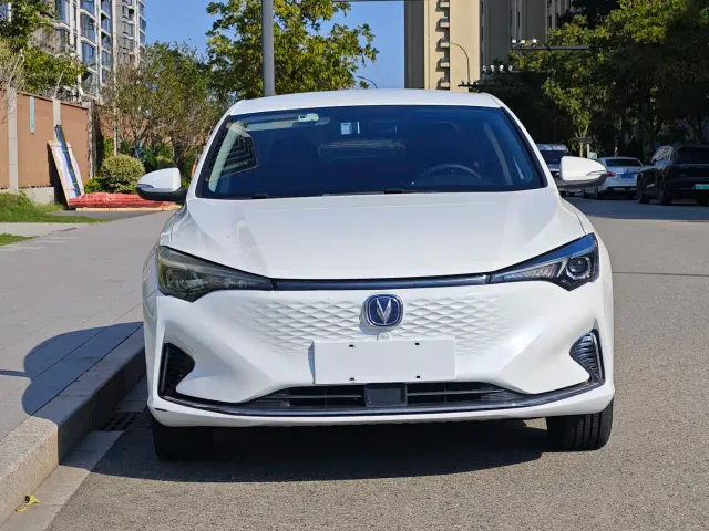 Changan Eado — Фото автомобиля 4