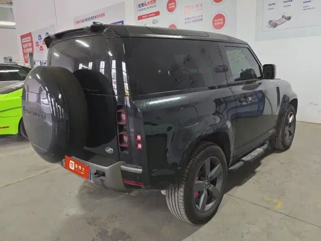 Land Rover Defender — Фото автомобиля 12