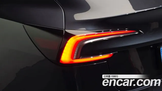 Tesla Model 3 — Фото автомобиля 19