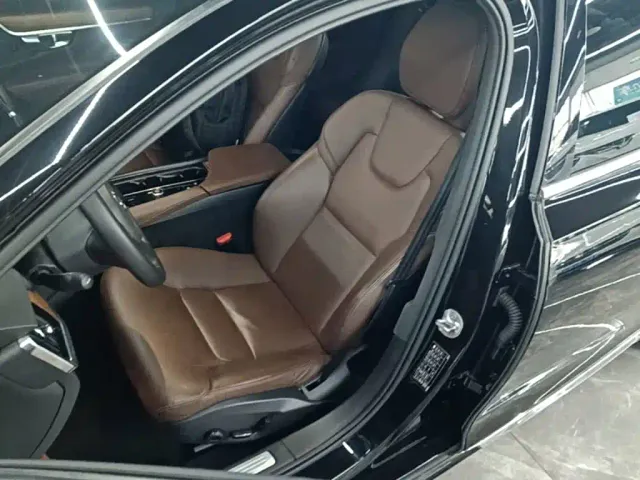 Volvo S90 — Фото автомобиля 14