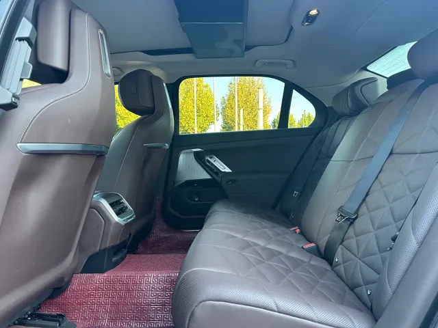 BMW 7 Series — Фото автомобиля 9