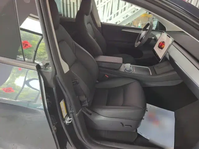 Tesla Model Y — Фото автомобиля 24