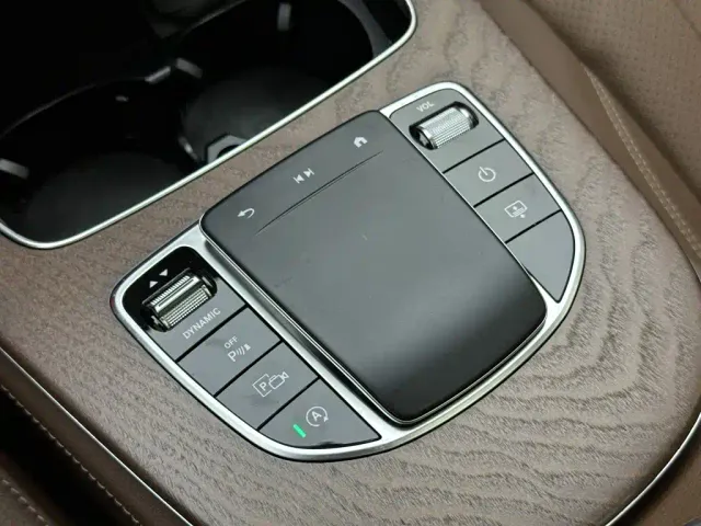 Mercedes-Benz E-Class — Фото автомобиля 26